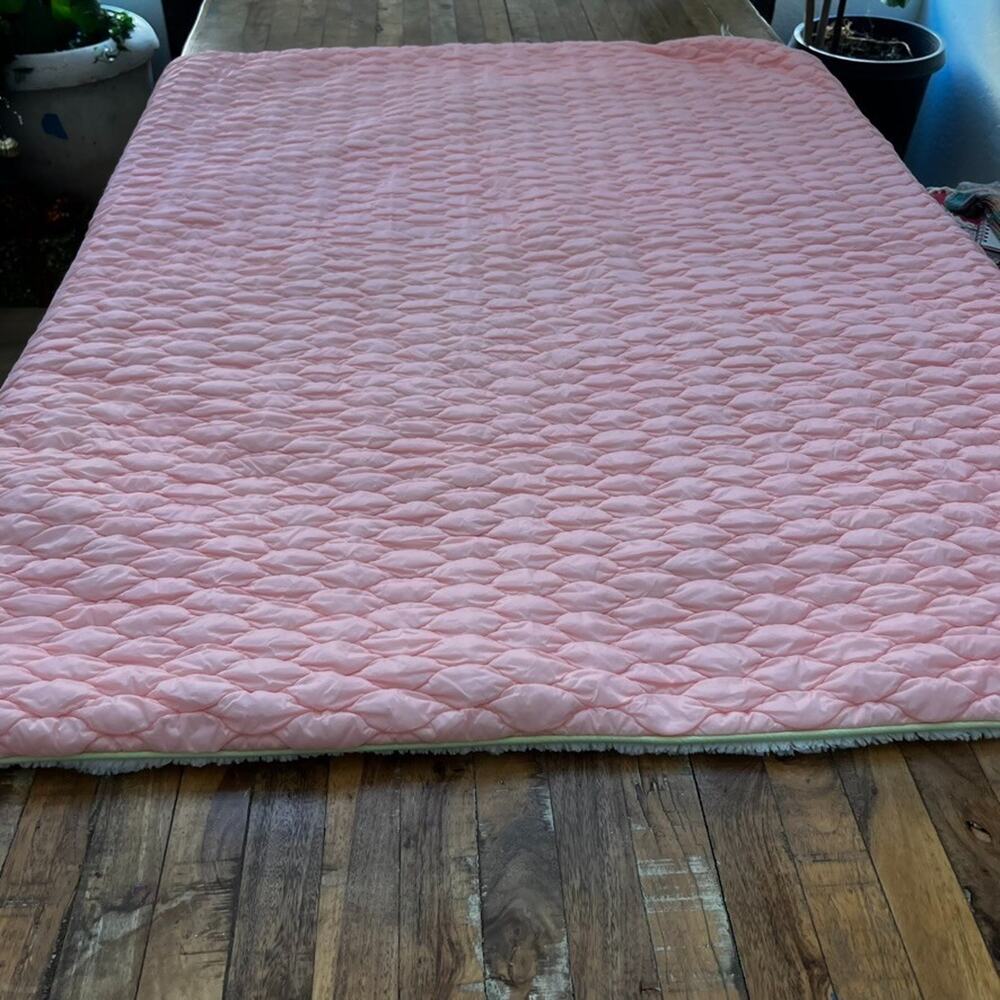 Lululemon Ivivva Pottery Barn Teen Blanket Salmon Pink Quilted Puff Throw 50x60